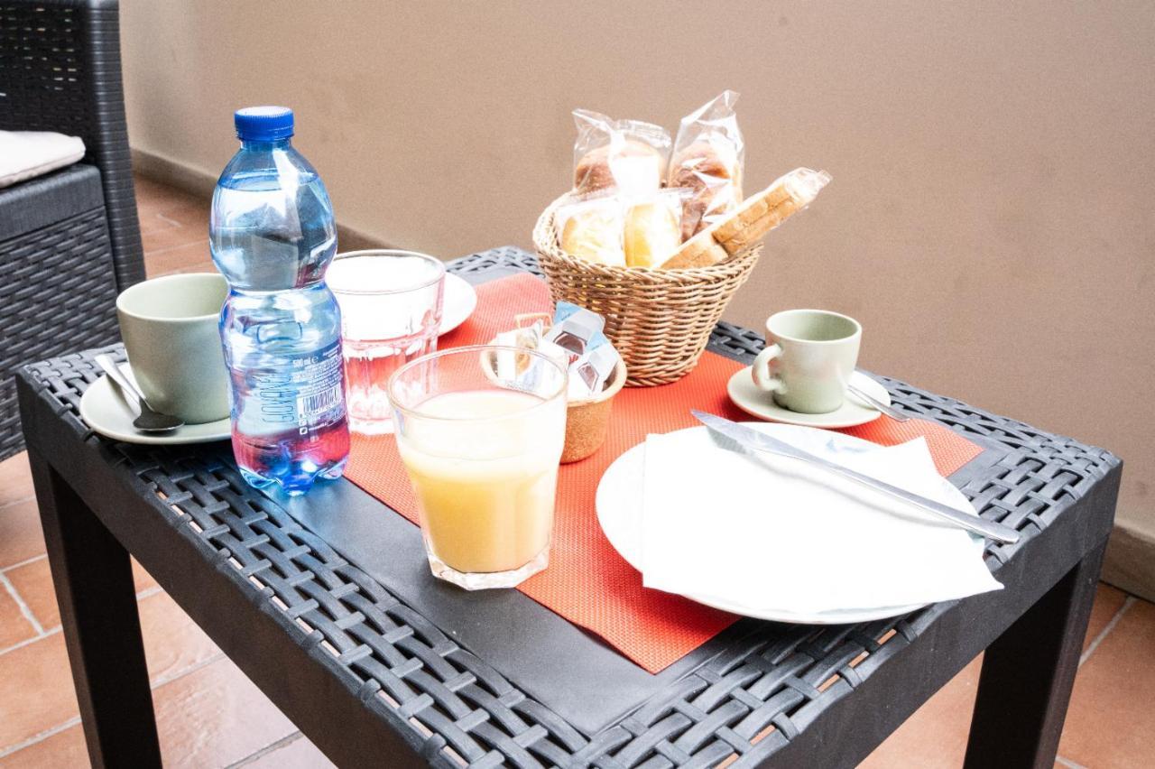 B&B Alighieri 97 Bari Bagian luar foto