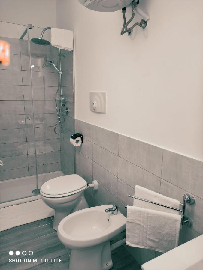 B&B Alighieri 97 Bari Bagian luar foto