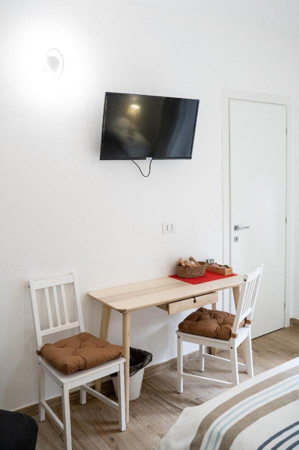 B&B Alighieri 97 Bari Bagian luar foto
